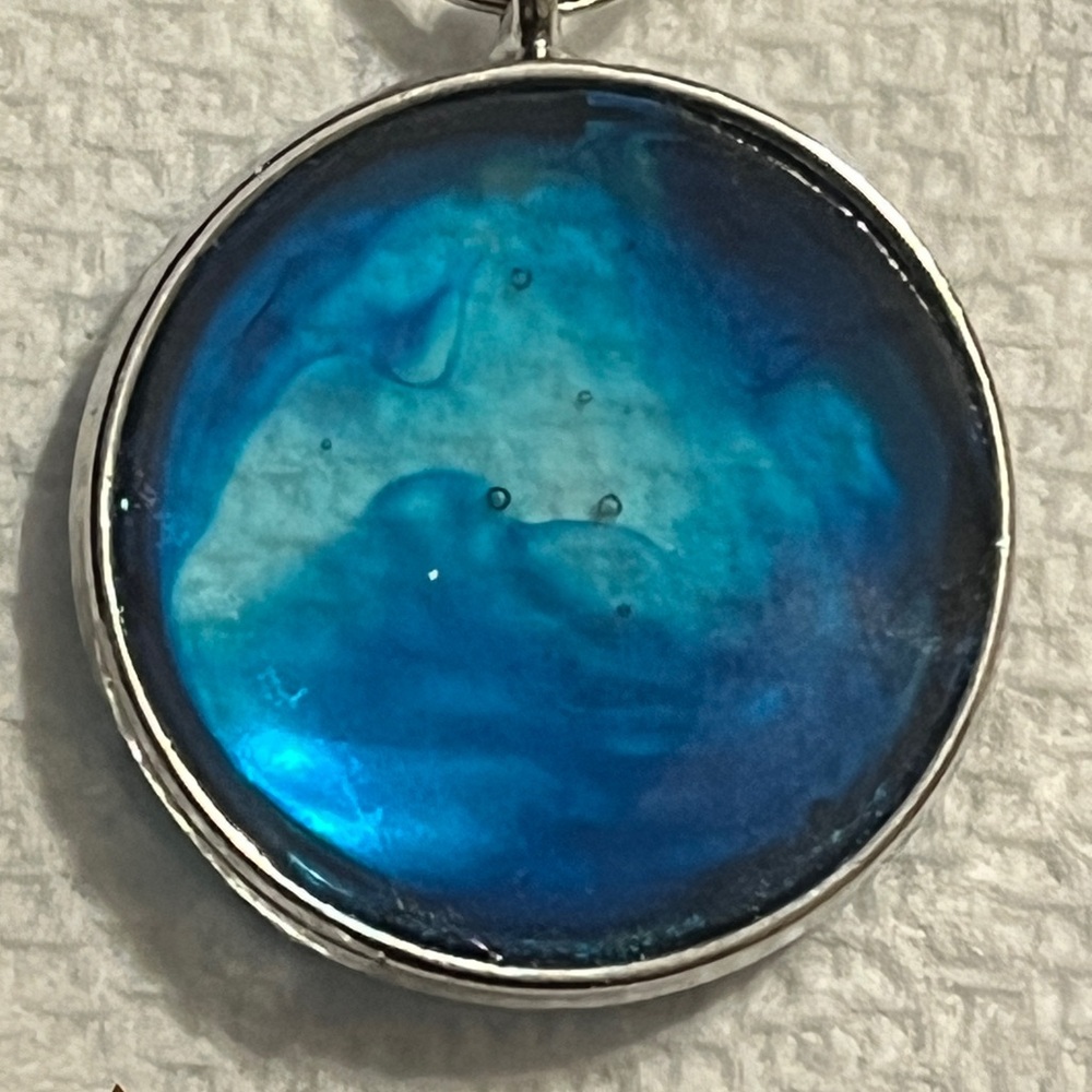 Elegant Blue Pendant Necklace